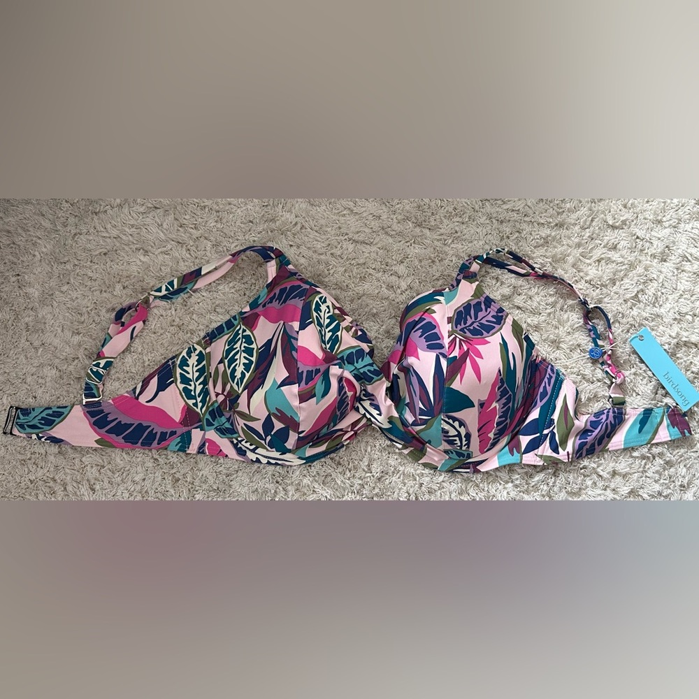 Swim top 36H never worn NWT